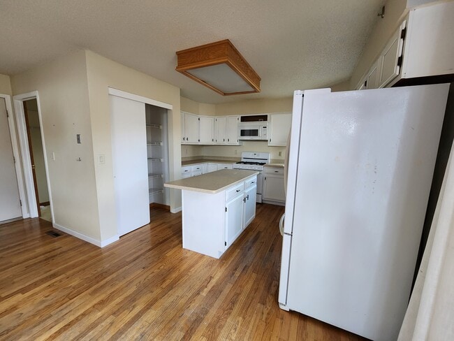 Building Photo - 7620 Normandy Dr NE