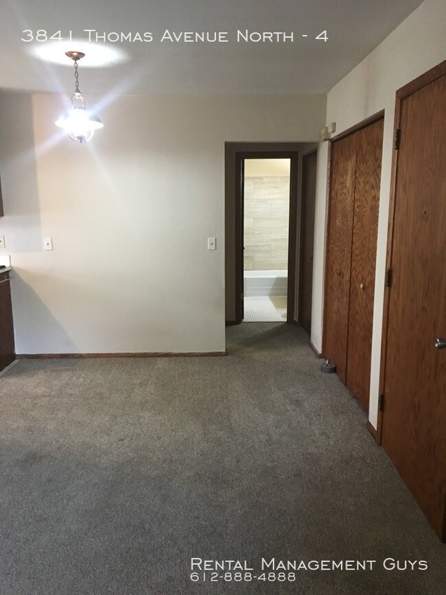 Building Photo - Cute 1 Bedroom Apartment with Heat Paid!
