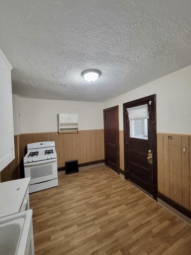 Foto del edificio - 98 E Mapledale Ave