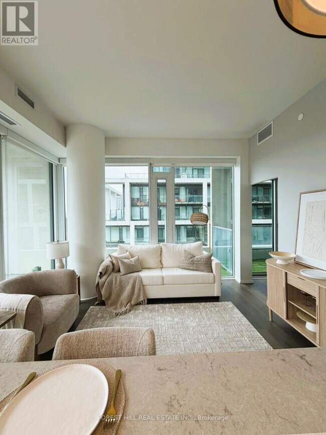 Building Photo - 5 Soudan Ave