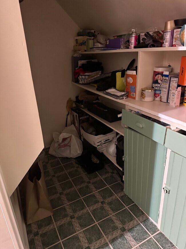 Armario - 1731 S 60th St