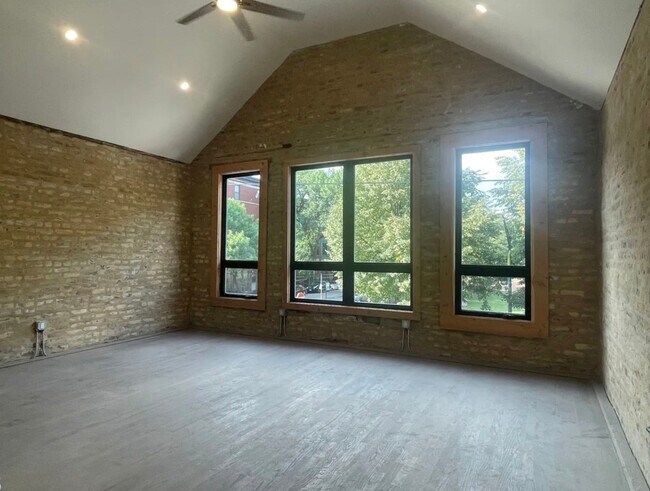 Foto del edificio - 1157 W Webster Ave