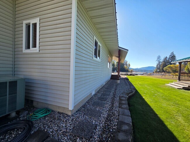 Foto del edificio - Lakefront Home on Diamond Lake