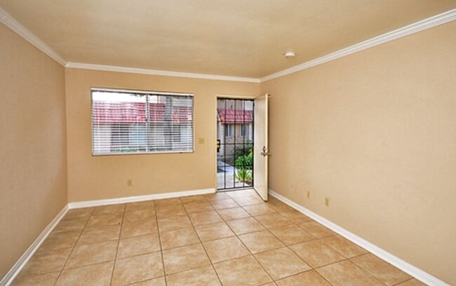 Foto del edificio - Charming 2BR Condo with Nice Patio and 1 Car Garage!!!
