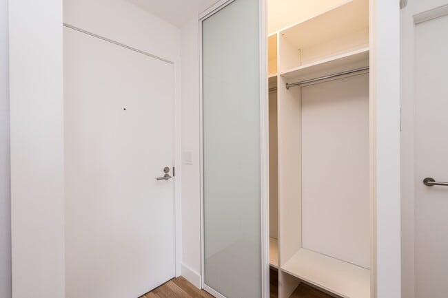 Photo du bâtiment - 230 Oak St