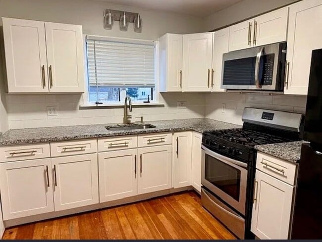 Building Photo - 609 King Philip St