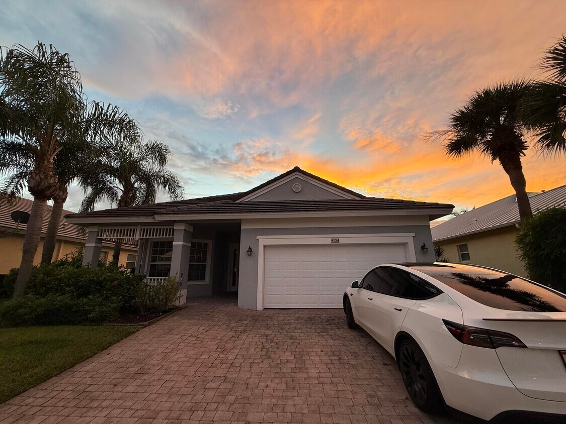Foto principal - 109 NW Pleasant Grove Way