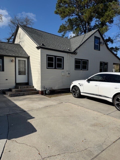 Casa lateral con entrada para autos - 102 Hickory St