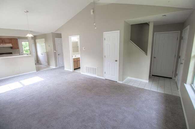 Building Photo - 657 Country Squire Ct