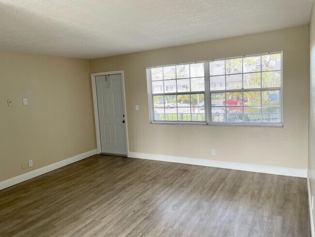 Building Photo - 3481 Helena Dr