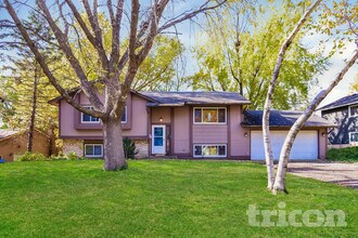 Building Photo - 6865 Buckingham Rd