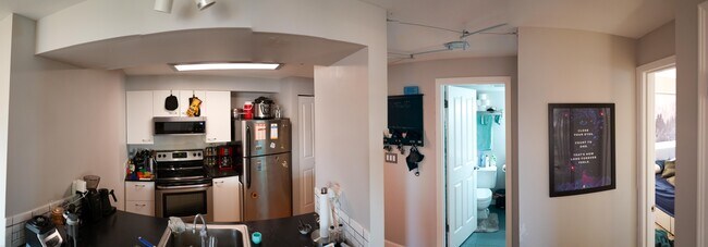 Entrada - 530 Melrose Ave E