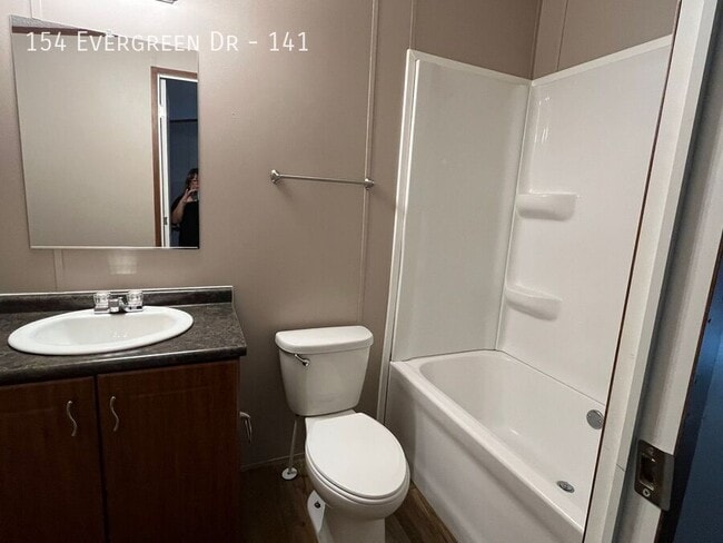 Building Photo - 154 Evergreen Dr