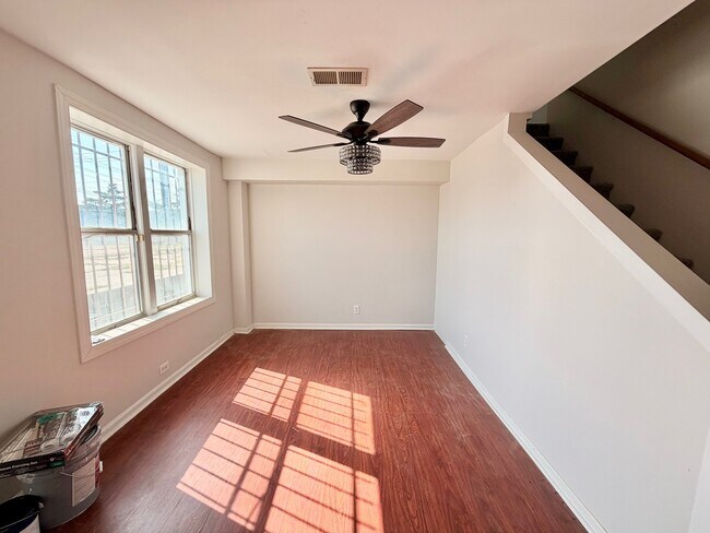 Foto del edificio - 813 Fisher Ave