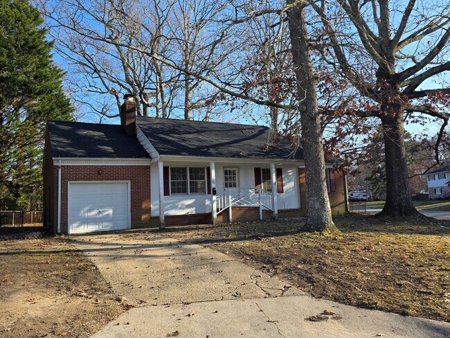 Foto del edificio - Move In Ready 3bd, 1.5bath Brick Ranch