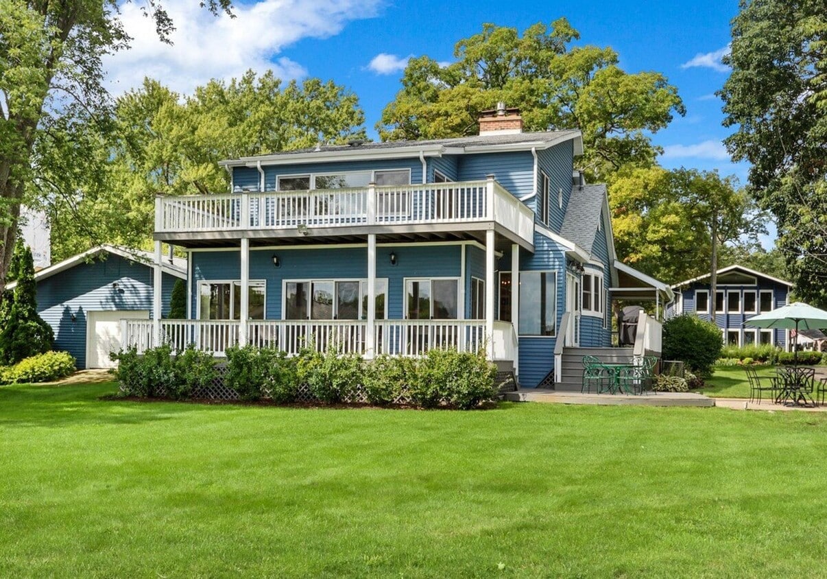 Primary Photo - Lake Delavan Furnished Waterfront Home Ava...