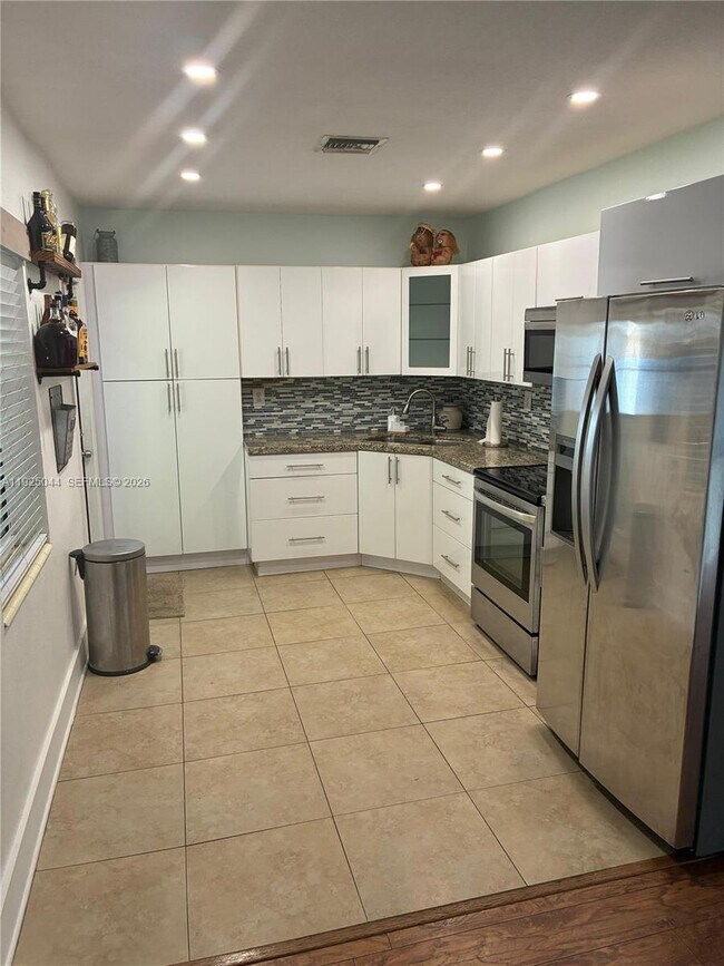 Foto del edificio - 705 E 9th Ct