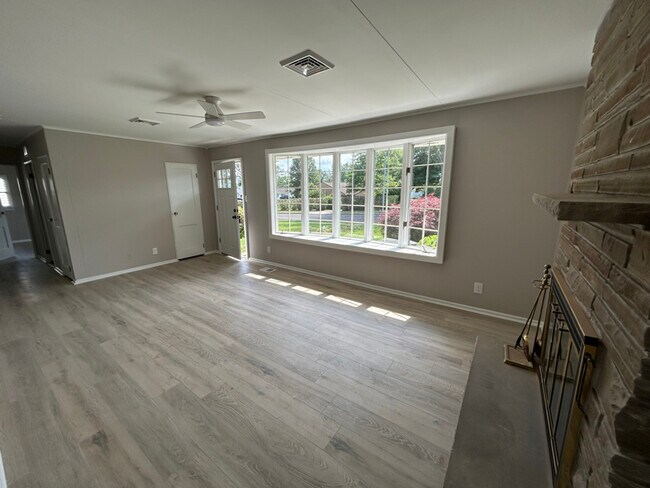 Foto del edificio - 104 Elmwood Rd