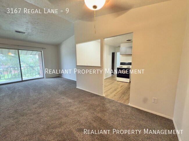 Foto del edificio - 3167 Regal Ln