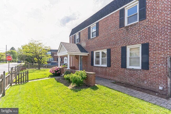 Building Photo - 223 Fitzwilliams Rd