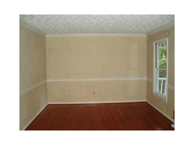 Building Photo - 2564 Oak Village Pl NE