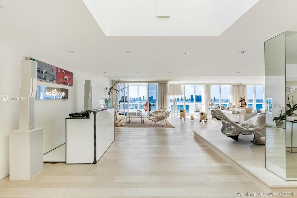 Foto principal - 1800 Sunset Harbour Dr