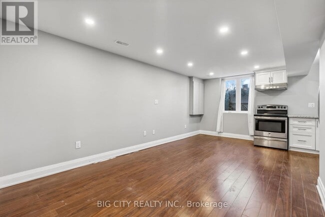 Building Photo - 465a Cosburn Ave.