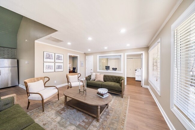 Building Photo - Hawthorne at Wisteria