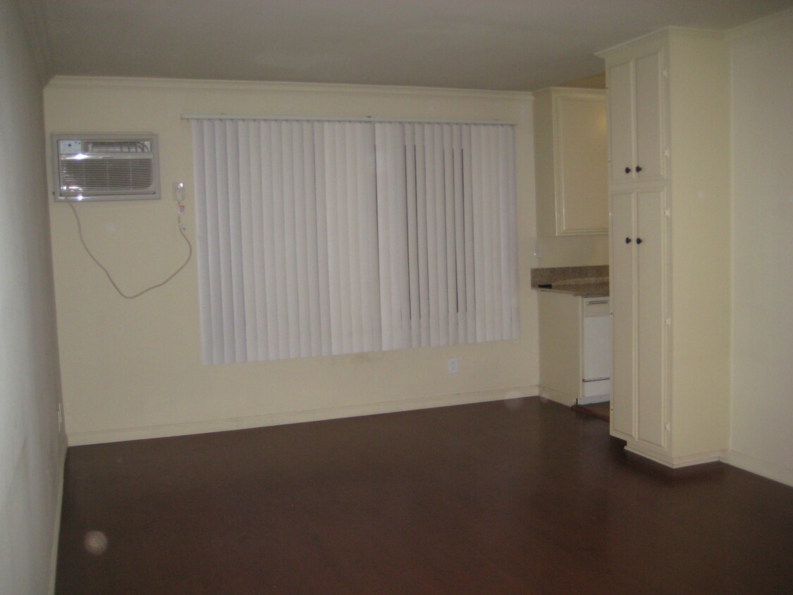 Dining room - 4521 Colfax Ave