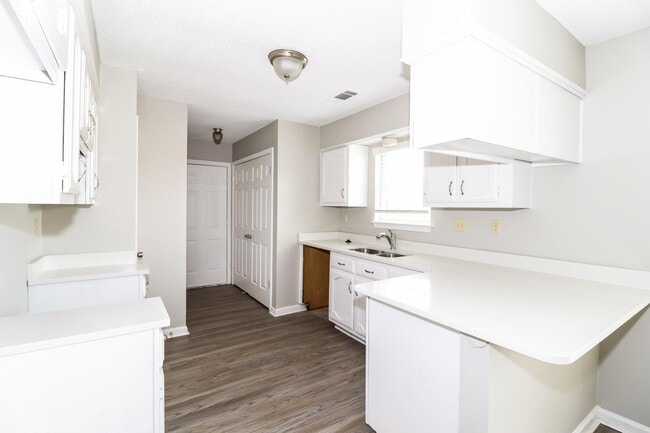 Foto del edificio - 5536 Terri Lynn Cove