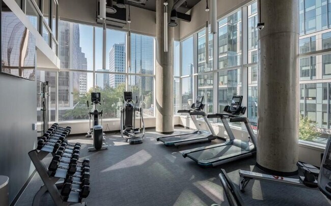 Foto del edificio - 929 109th Ave NE