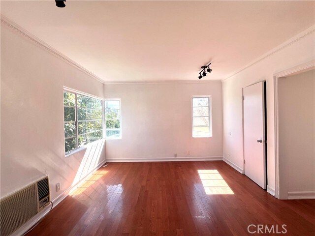 Foto del edificio - 5253 Denny Ave