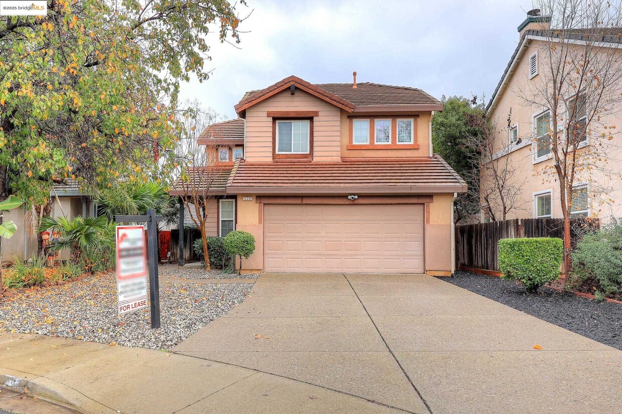 Primary Photo - 220 Whispering Oaks Ct