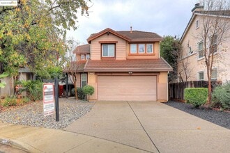 Building Photo - 220 Whispering Oaks Ct