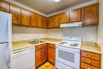 Building Photo - Pinewood Lodge