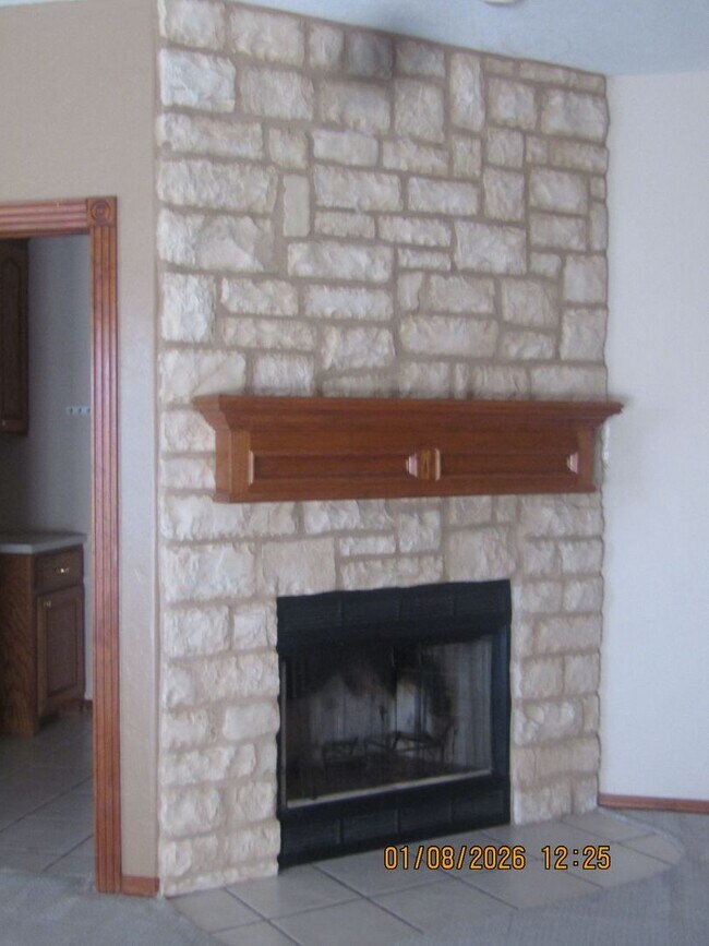 Building Photo - Spacious Eastside Home