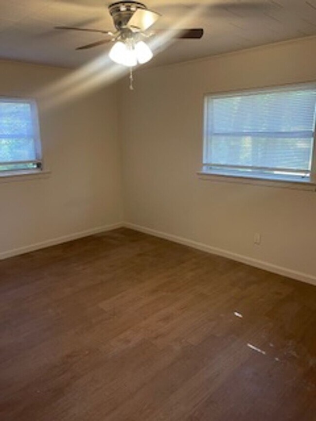 Building Photo - 2053 Belle Vue Way
