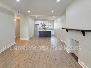 Building Photo - 4813 Chestnut St