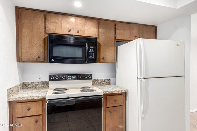 Building Photo - 12635 N La Montana Dr