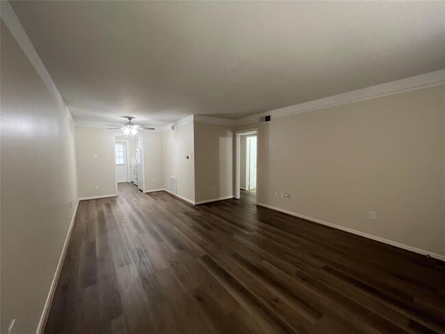 Building Photo - 500 Willow Dr