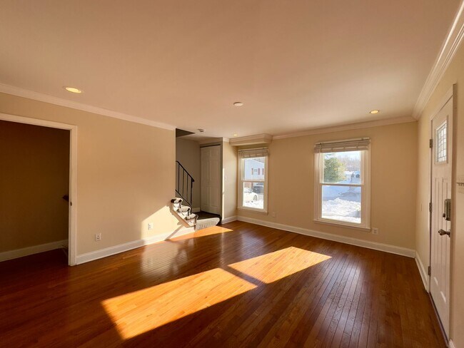 Foto del edificio - Charming 3Bed/1.5Bath Townhouse in Carney