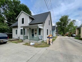 Building Photo - 327 Freyling Pl SE