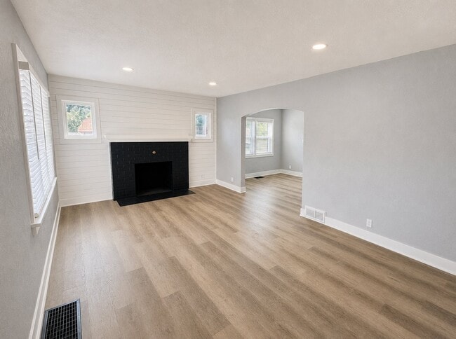 Building Photo - 2374 Shasta Way