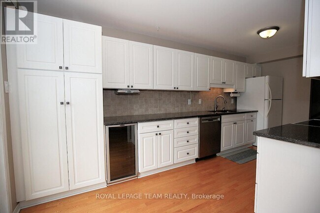 Photo du bâtiment - 119 Blackdome Crescent