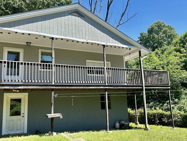 Building Photo - 98-102-102 Goose Hill Rd