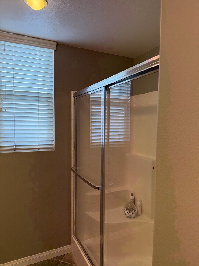 Baño privado - 13885 Hawthorn Ave