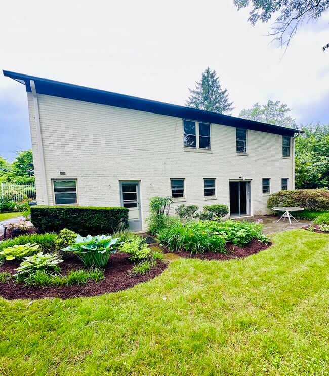 Foto del edificio - 3204 Woodhollow Dr