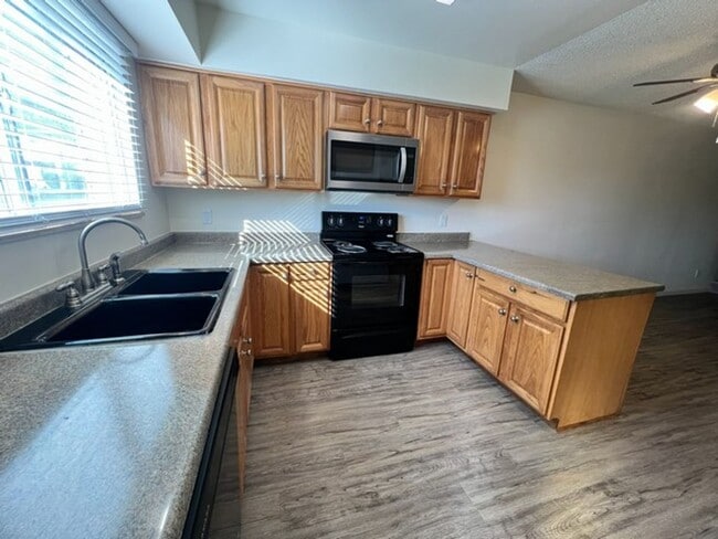 Building Photo - Fully updated Two Bedroom with Washer/Dryer