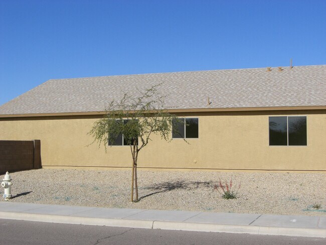 Building Photo - 4042 E Big Game Pl
