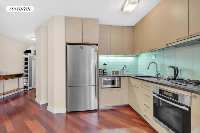 Building Photo - 206 E 95th St